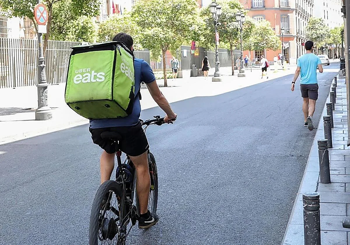 Uber Eats gives in and will subcontract riders