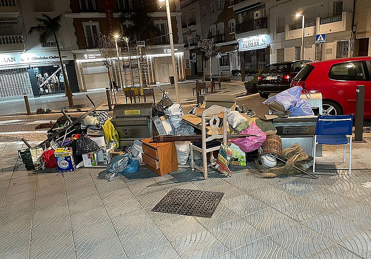 Costa del Sol town issues warning as large amount of waste and furniture is dumped on busy square
