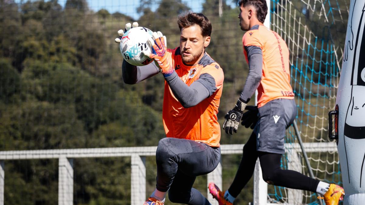 Matarazzo zanja el debate de la portería: "Estoy encantado con Marrero, pero Remiro seguirá siendo el número 1"