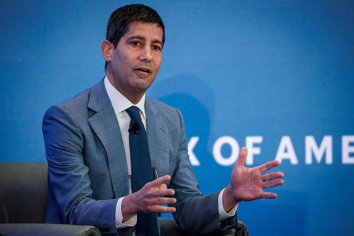 Trump juega al despiste con Hassett y dice que quiere mantenerlo en la Casa Blanca