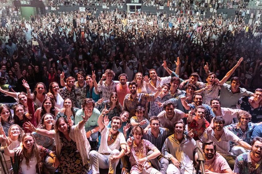 El catolicismo "pop" de Hakuna y Llamados está llenado pabellones con miles de jóvenes. El problema: parecen evangélicos