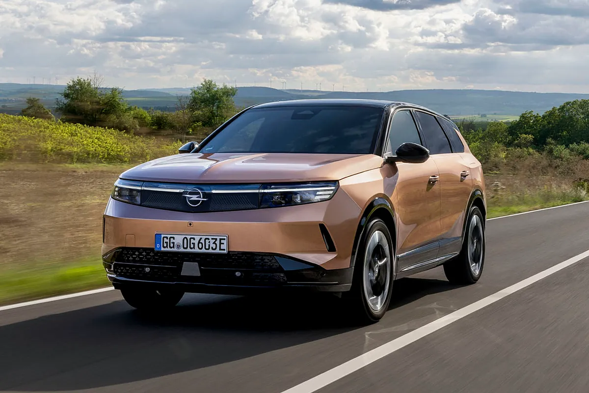 Opel ajustará precios en España para competir con las marcas chinas y crecer un 15% en 2026