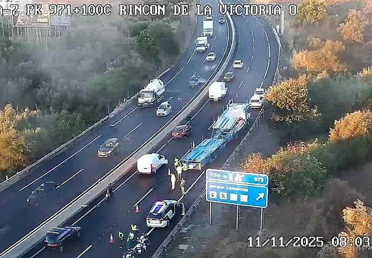 Al menos una decena de incidentes con camiones en los dos últimos meses agravan el colapso de las principales autovías de Málaga