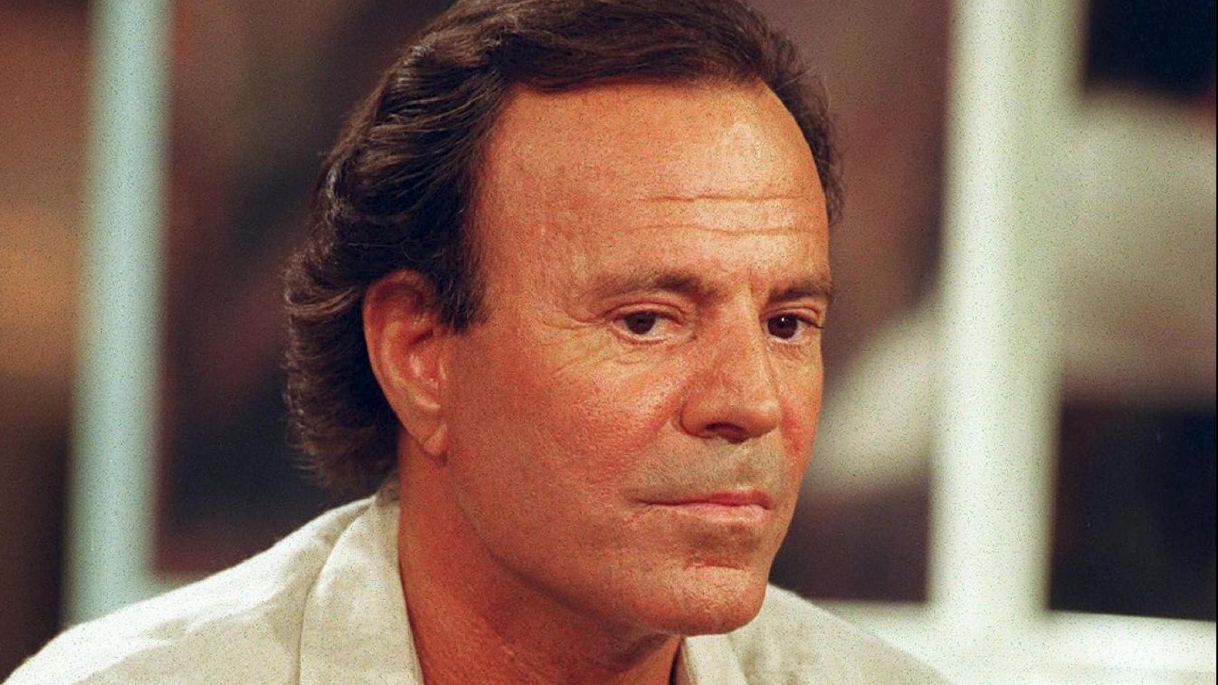 Testigos protegidos, abogado estrella y un comunicado: todo sobre el escándalo Julio Iglesias que divide a la opinión pública