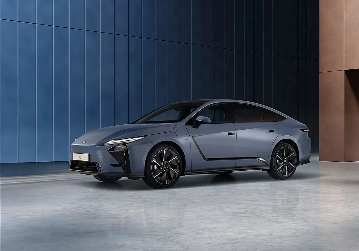 La nueva generación del Lexus ES ofrece motorizaciones híbridas y eléctricas