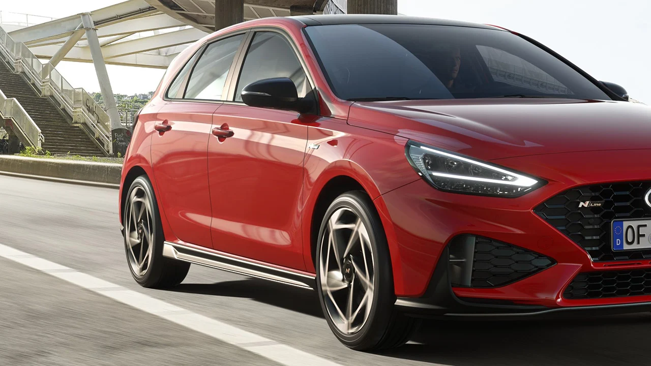 Este rival del SEAT León con etiqueta ECO baja 5.400 € y, además de ser más barato, tiene mejor maletero con 395 litros