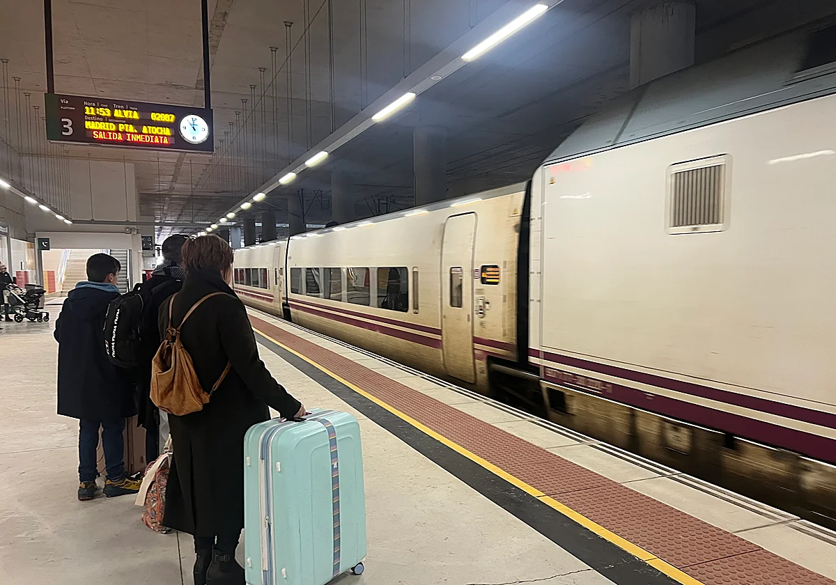 Los tres únicos trenes diarios dejan sin uso la conexión de Antequera con Málaga