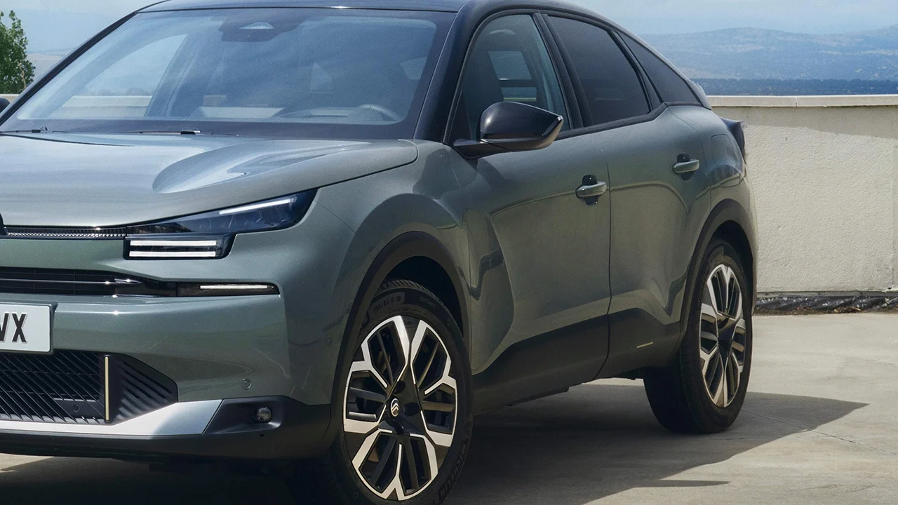 Si el Dacia Sandero tuviera un hermano mayor sería como este compacto con 7.700 € de rebaja y etiqueta ECO