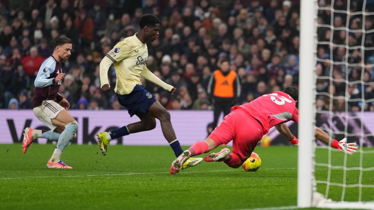 Un Aston Villa muy Thierno sucumbe ante Barry