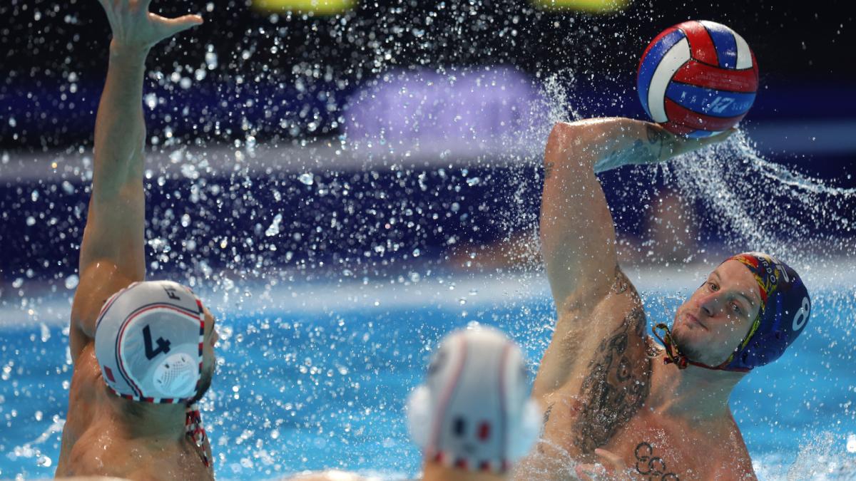 España cumple frente a Francia y se jugará las semifinales ante Hungría