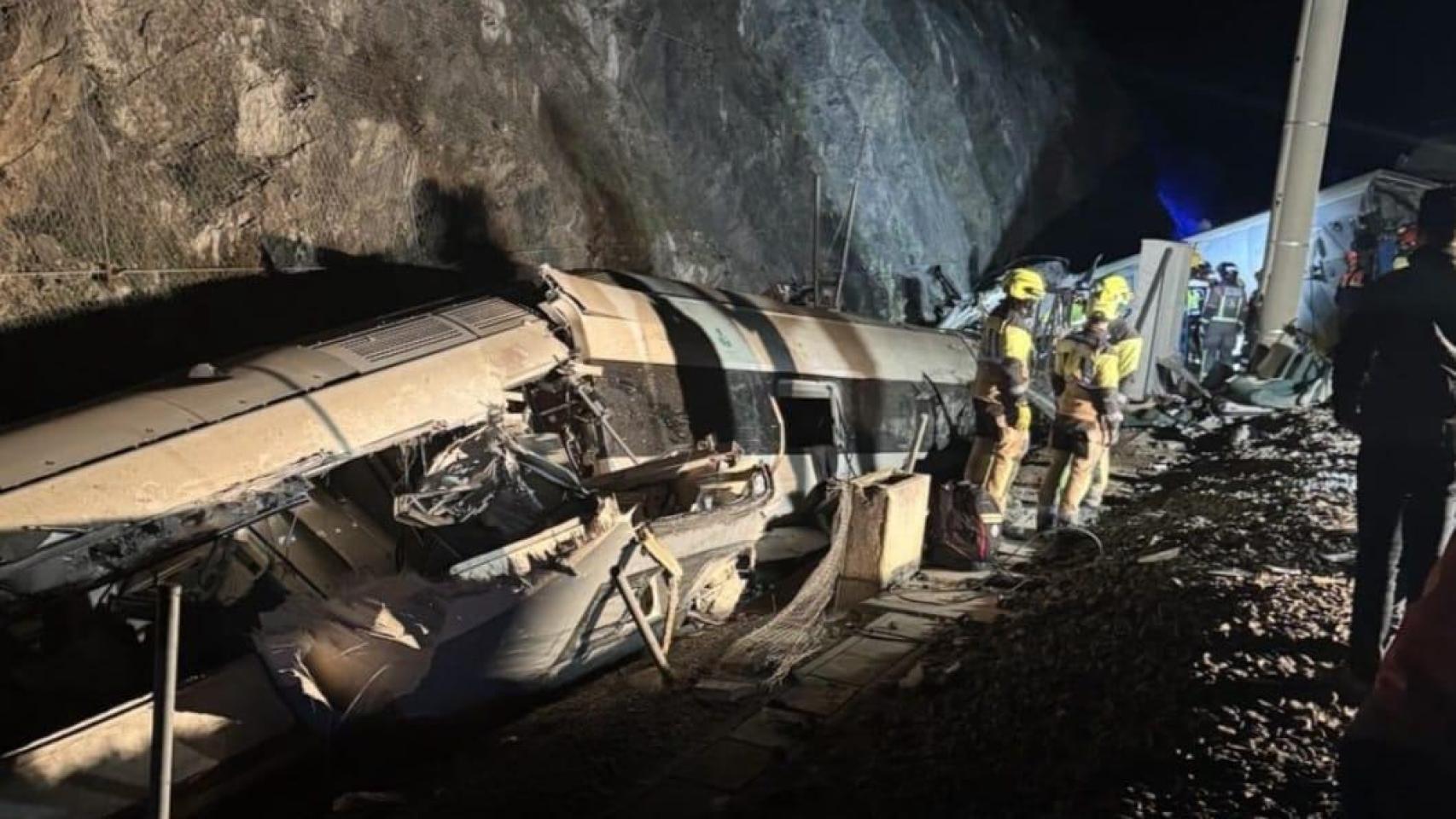 Accidente de tren Iryo en Adamuz, Córdoba, últimas noticias en directo | Suben a 39 los muertos por el grave accidente ferroviario