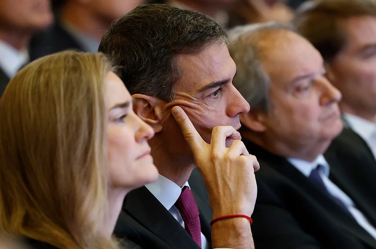 Sánchez y Aagesen cancelan su viaje a Davos por el accidente