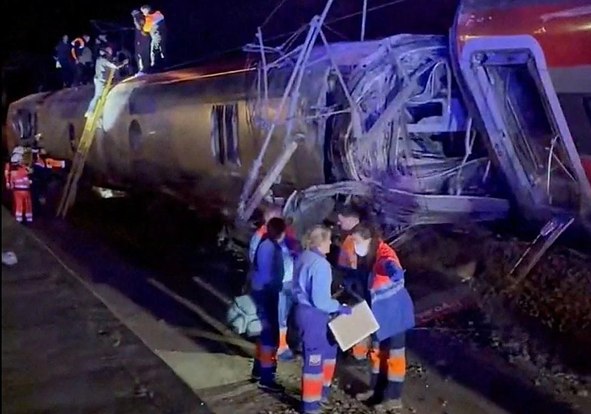 Belén, la primera médico que llegó a la zona cero del accidente de Adamuz: «Iba saltando la catenaria y los trozos de vagones cuando empecé a ver cadáveres»