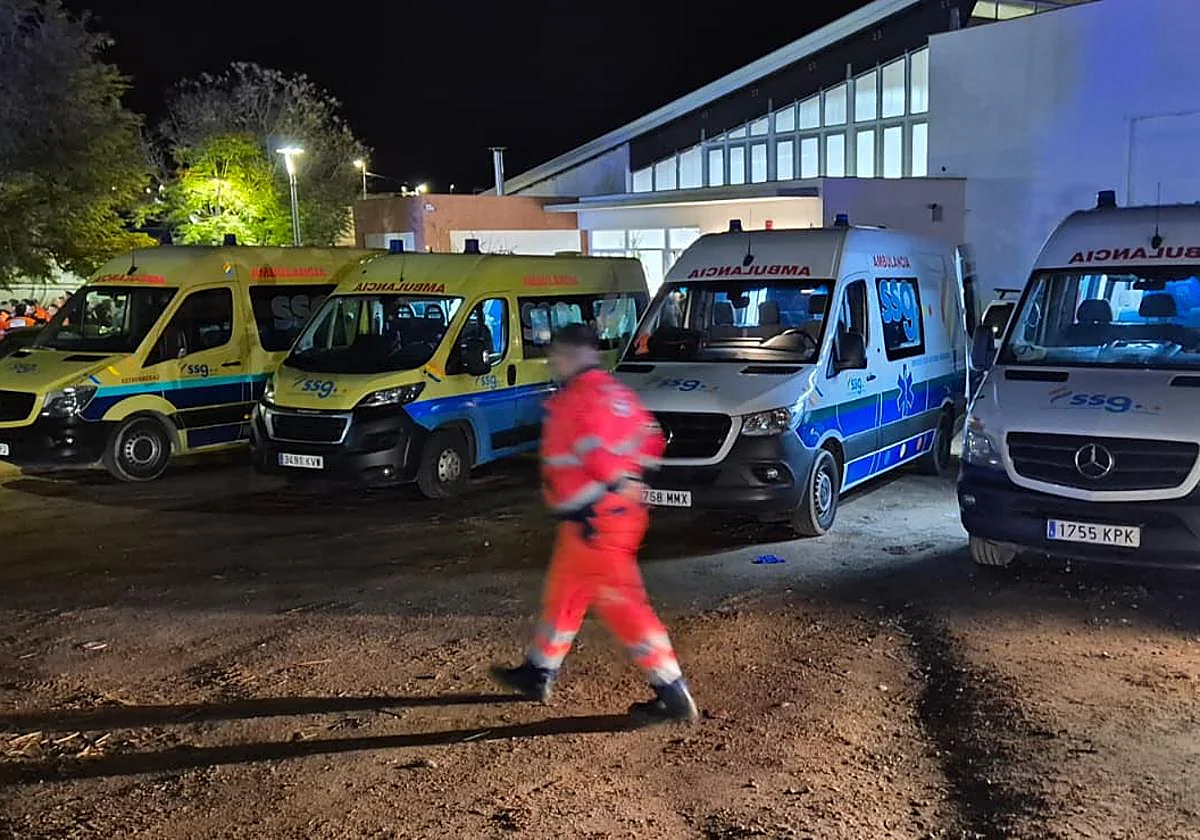 El lugar de los que esperan: «Busco a mi hija y a mi mujer; tiene el teléfono encendido, pero no me coge»