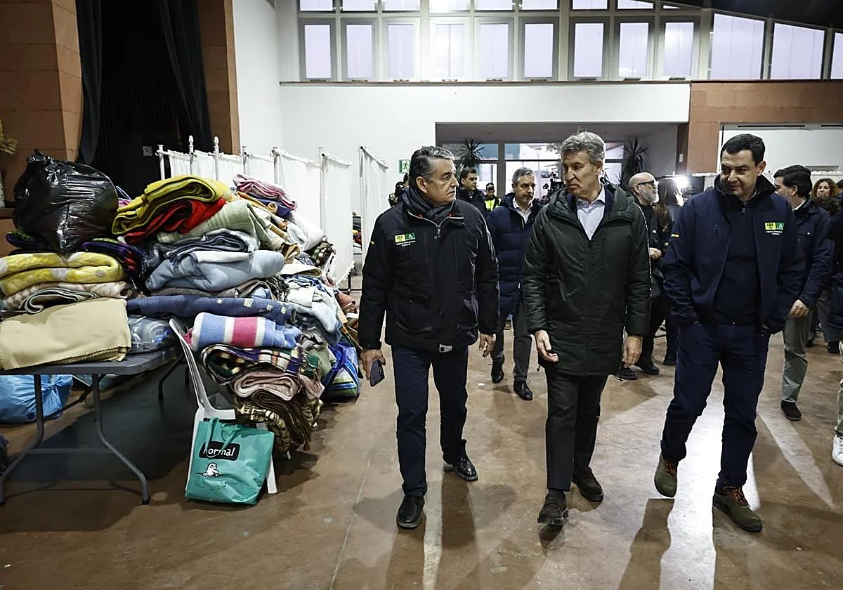 Feijóo, en su visita a Adamuz tras el accidente: «No he tenido ninguna información del Gobierno»