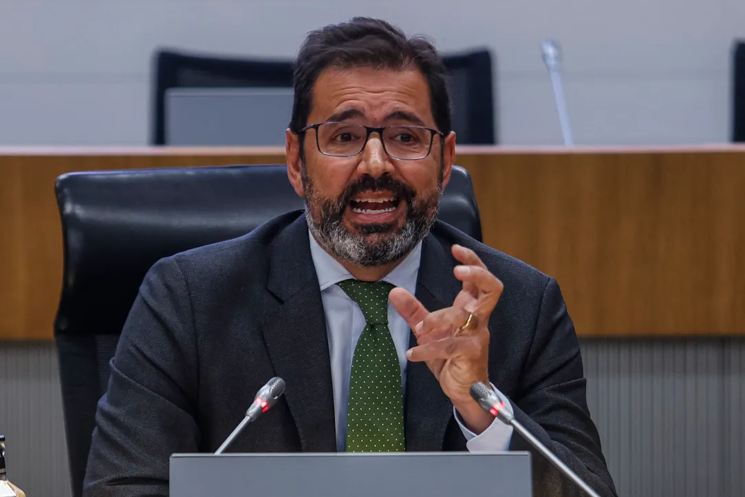 Las aerolíneas se arman con dos informes frente a Aena por las tasas