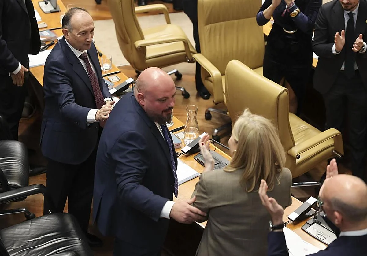 El PP se hace con la Asamblea de Extremadura y complica las negociaciones con Vox