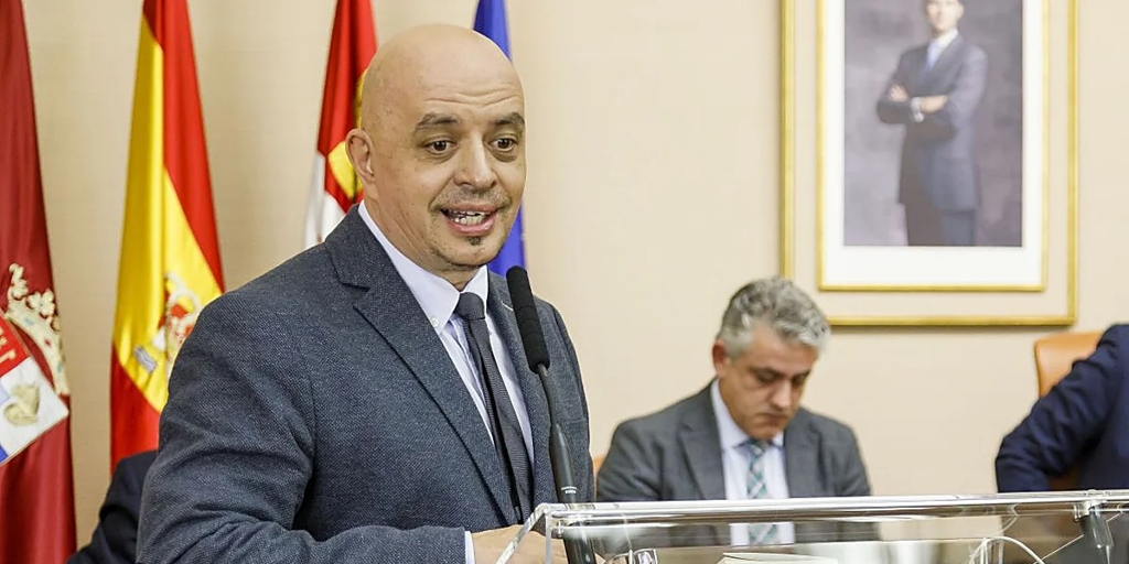 'Entre las criaturas y las cosas', de Juan Antonio González Iglesias: la aventura cotidiana de la belleza