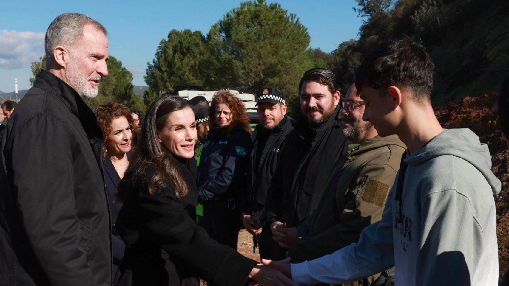 La entrega de la reina Letizia en Córdoba: sus palabras hacia un joven que ayudó a las víctimas y un mensaje clave
