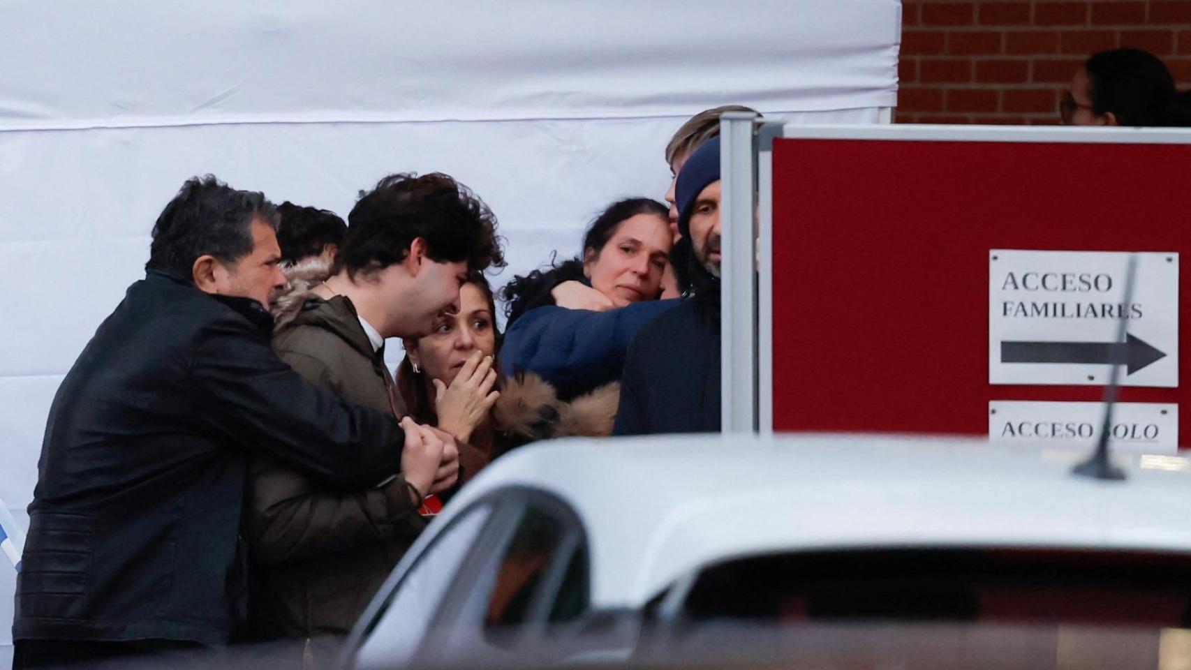 La agónica espera en Córdoba de Marimar, Osiris y las familias de los 33 desaparecidos: "No es normal que no nos digan nada"