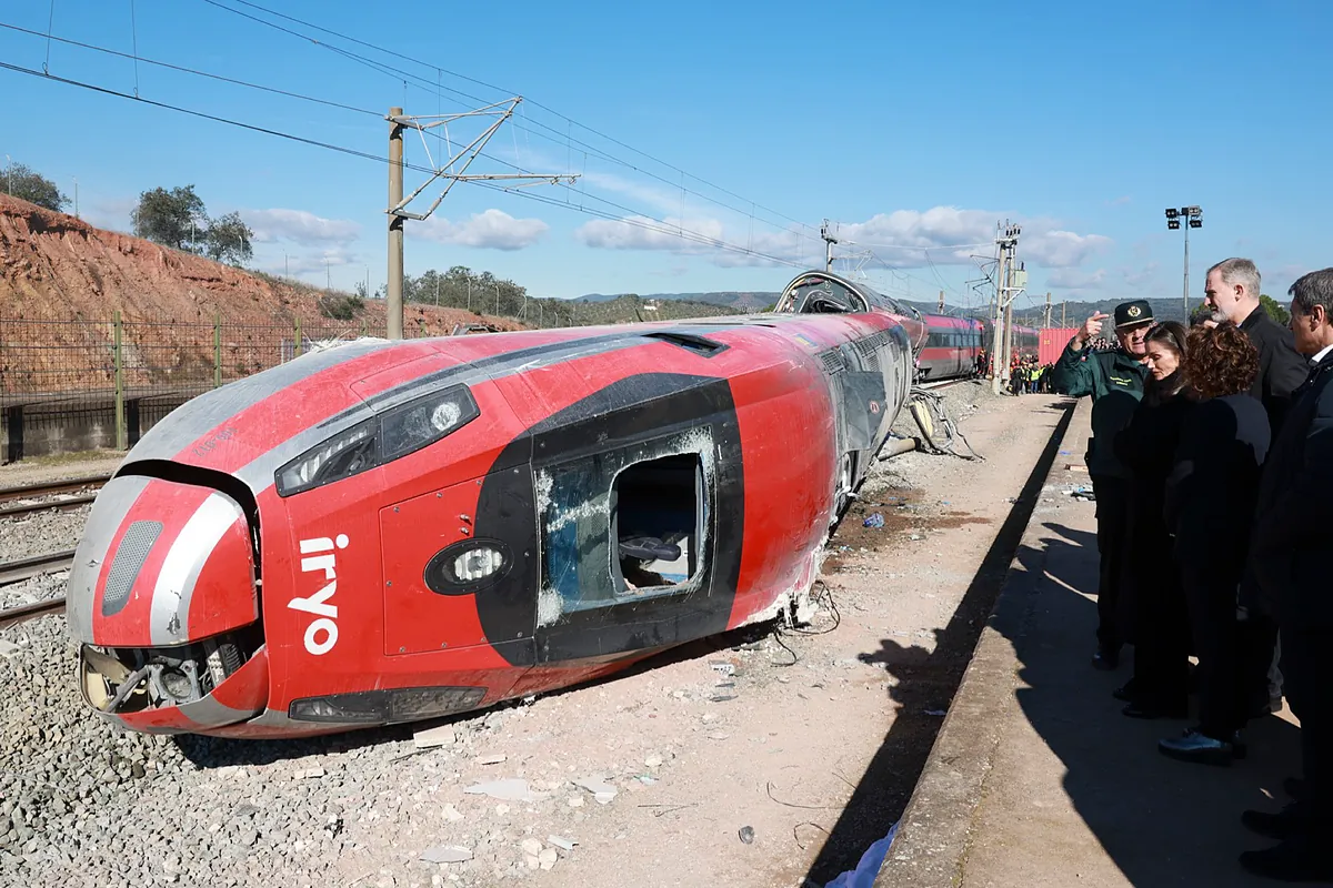 El maquinista del tren de Iryo accidentado en Adamuz avisó de un "enganchón" y pidió parar la circulación