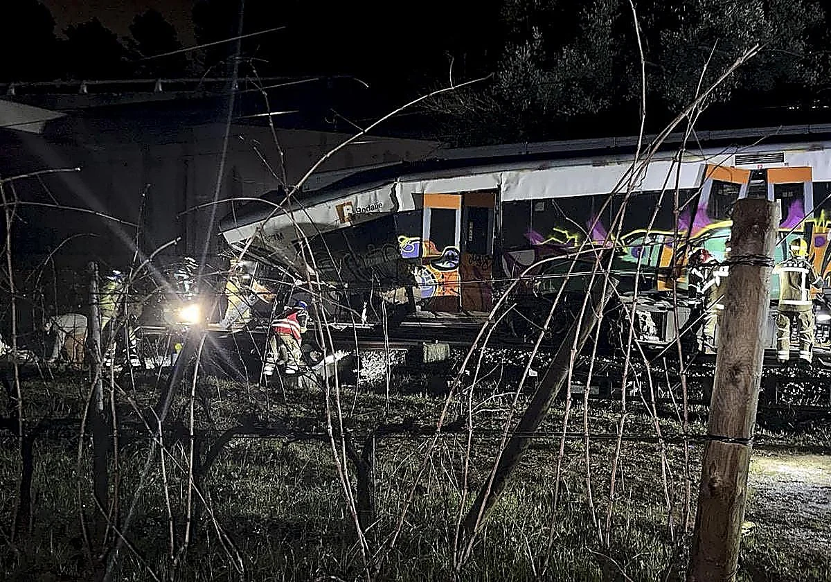 Driver dies after train derails in Barcelona due to bad weather