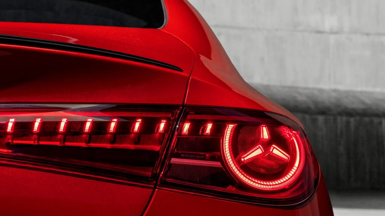 Mercedes encuentra en el maletero una solución inesperada para reducir peso y facturas de taller