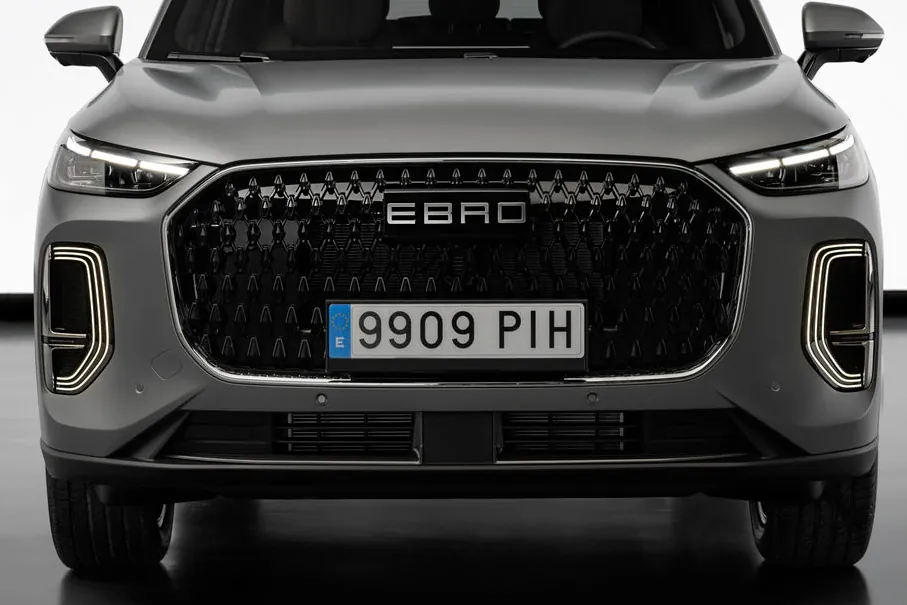 Ebro lanza en España el SUV s900, su cuarto modelo en menos de un año y nuevo buque insignia