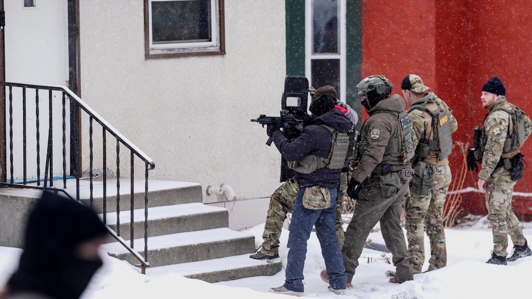 Agentes del ICE detienen a dos niños, de 5 y 10 años, en una redada en Mineápolis: ninguno tenía una orden de deportación