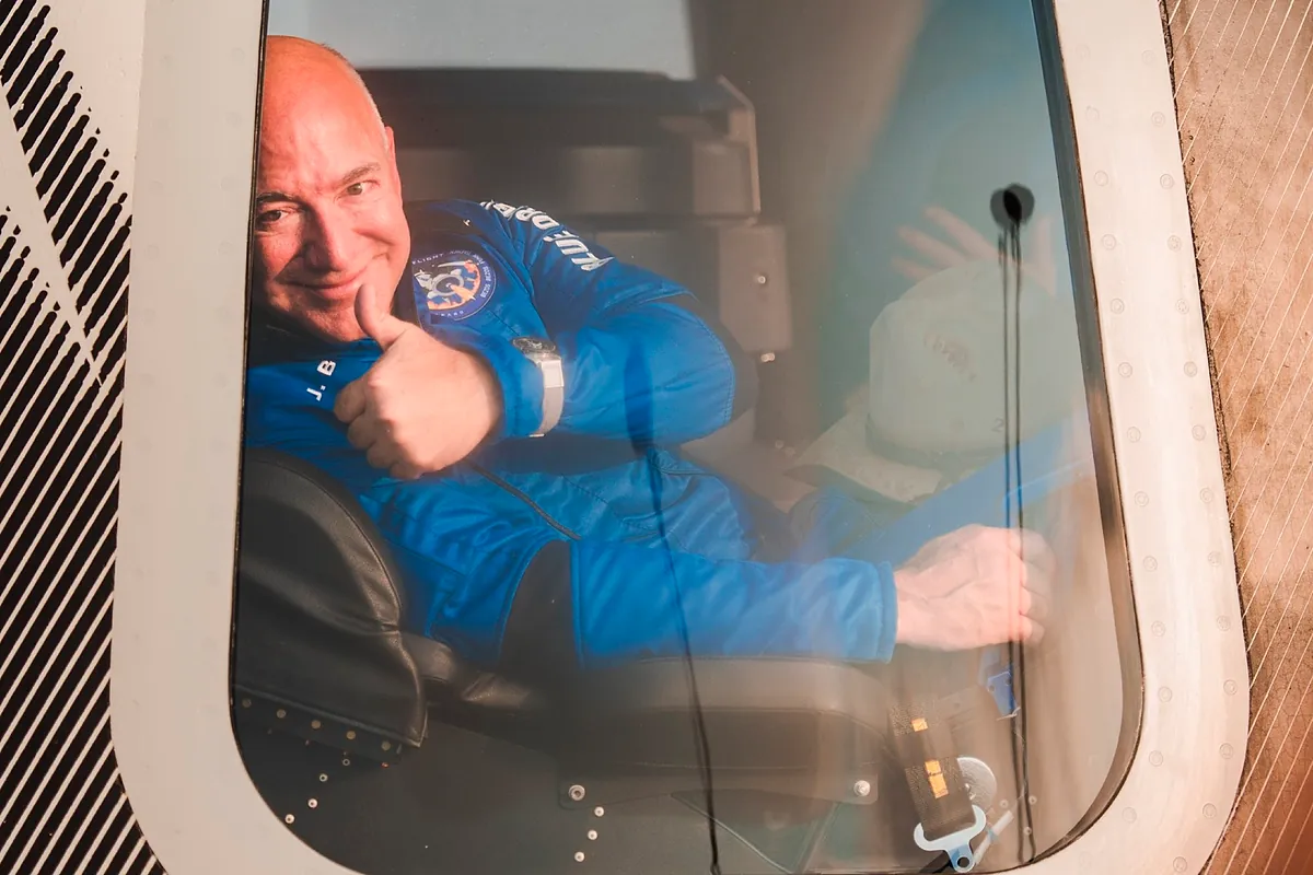 Bezos desafía a Starlink de Musk con su propia constelación de satélites