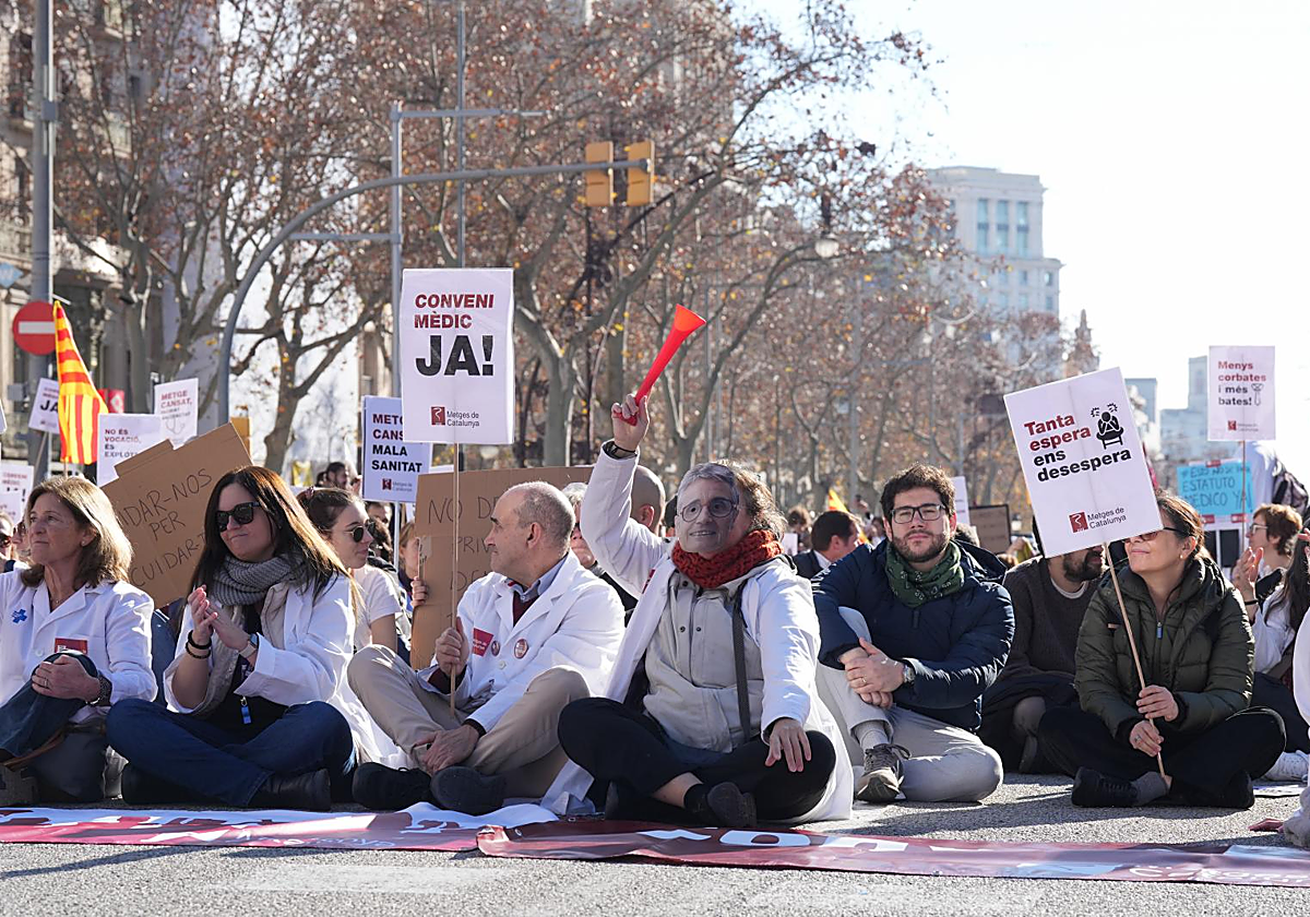 Los médicos convocan una huelga semanal hasta junio para reclamar un Estatuto propio