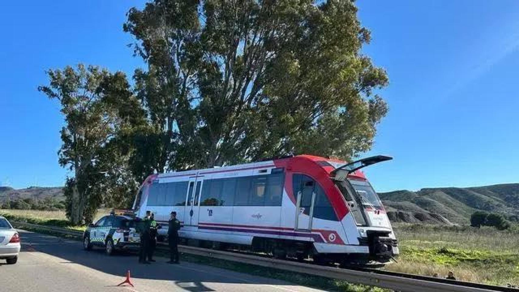 Un tren choca contra una grúa en Cartagena: seis heridos leves, uno con un corte en la frente y varios ataques de ansiedad