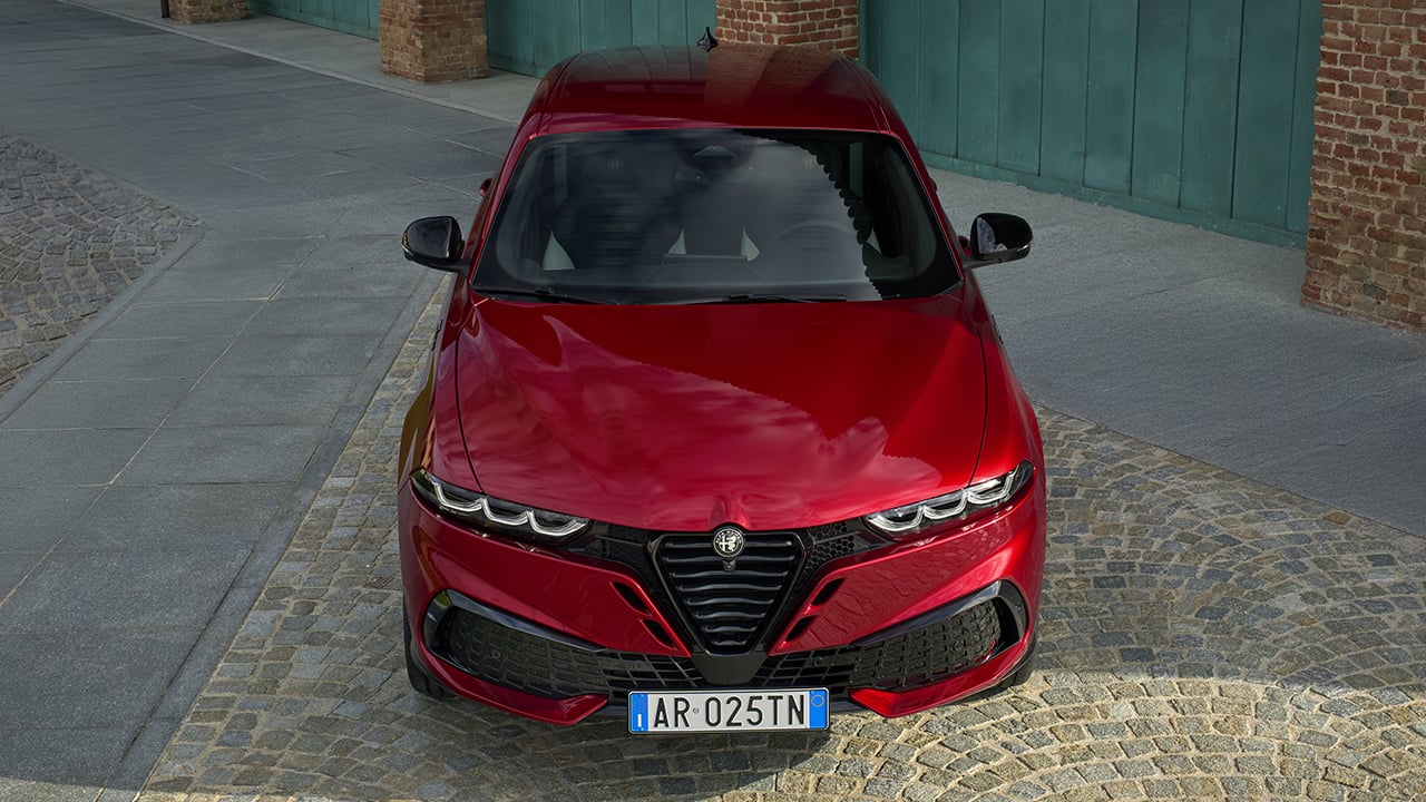 Con 6.500 € de descuento, el Alfa Romeo Tonale con etiqueta ECO y equipamiento mejorado adelanta al BMW X1