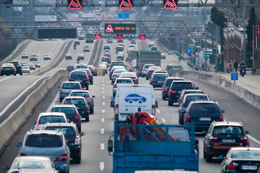 Madrid ha comprado tantos coches eléctricos que la DGT ha acabado con uno de sus grandes alicientes