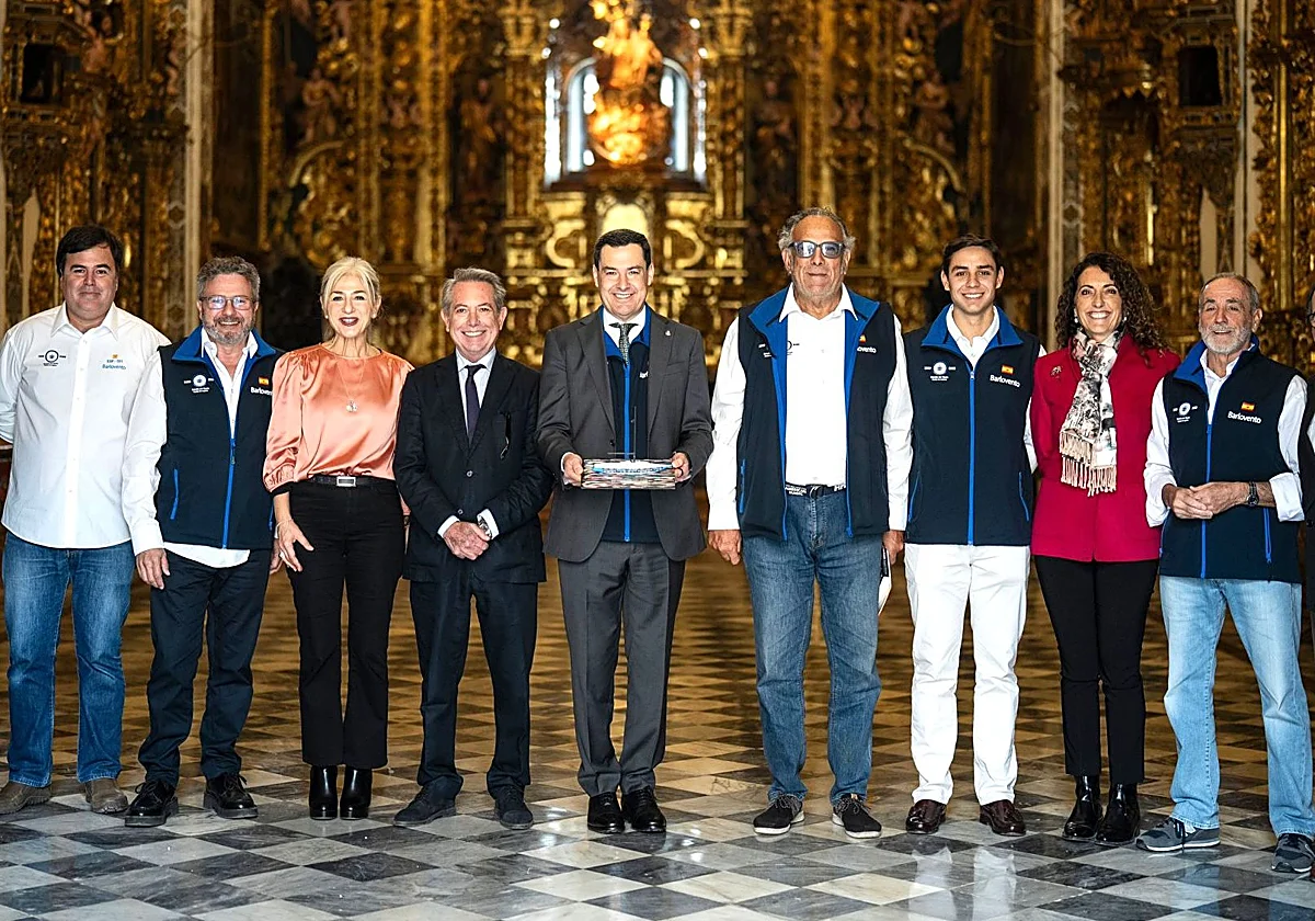 El presidente de la Junta de Andalucía recibe al equipo de regatas Estrella del Viento
