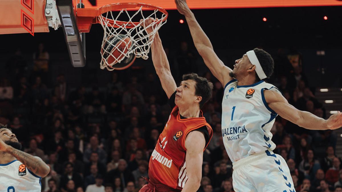 El Bayern paga al Valencia con su misma moneda