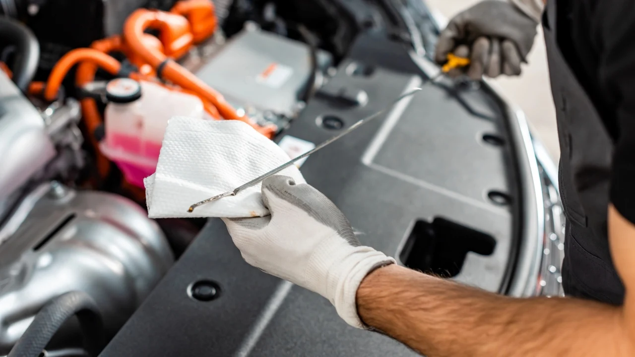 ¿Por qué algunos motores consumen aceite aunque estén en buen estado y qué aceites son más propensos? Te lo explicamos