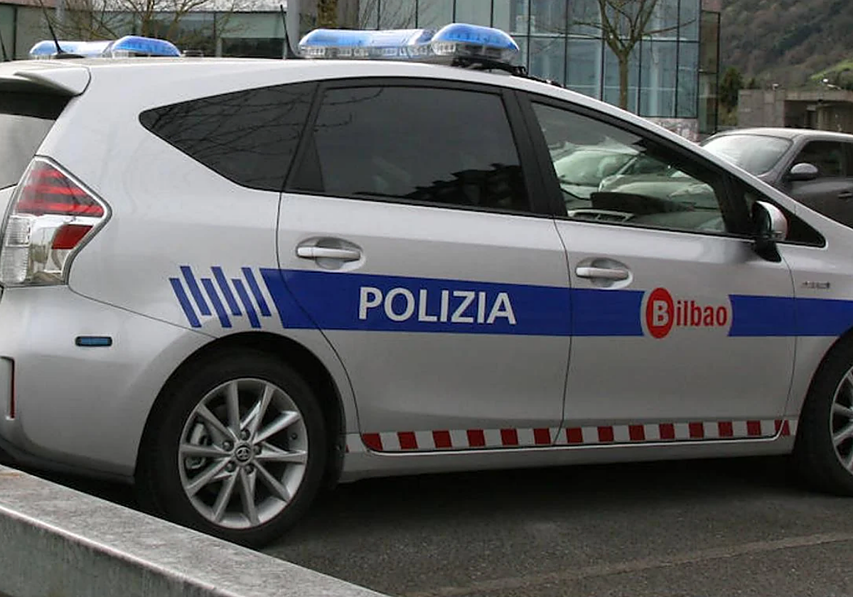 Incumple una orden de alejamiento, se da a la fuga con su hijo y provoca un accidente en Bilbao