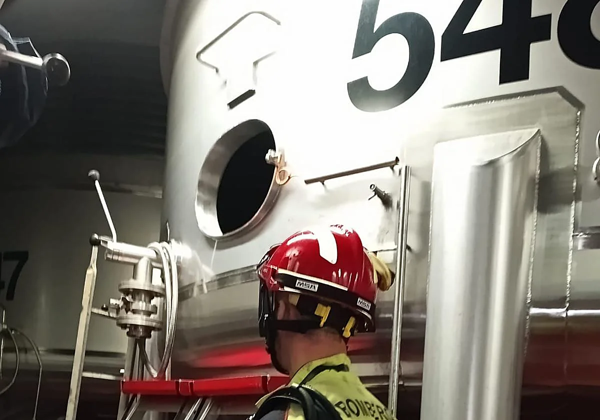 Un trabajador muere al inhalar gases tóxicos en una bodega de Valdepeñas