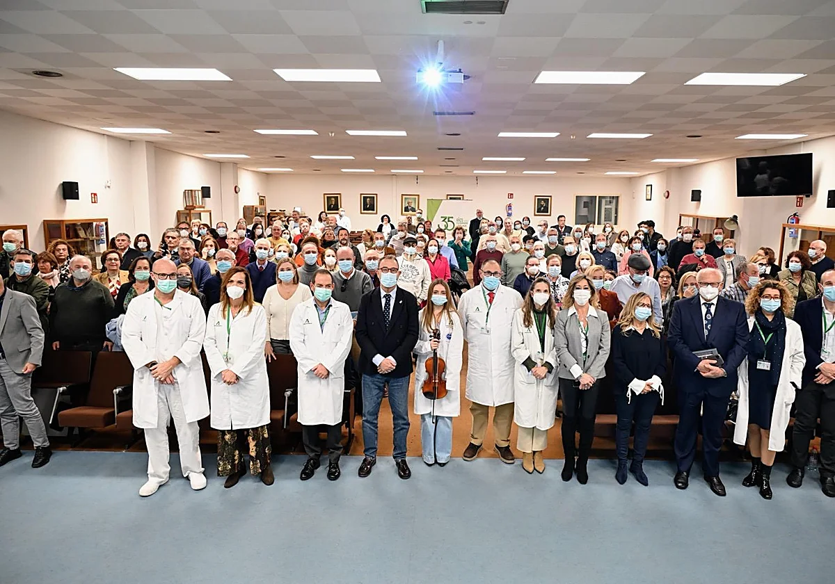 El Hospital Clínico de Málaga homenajea a 130 profesionales jubilados