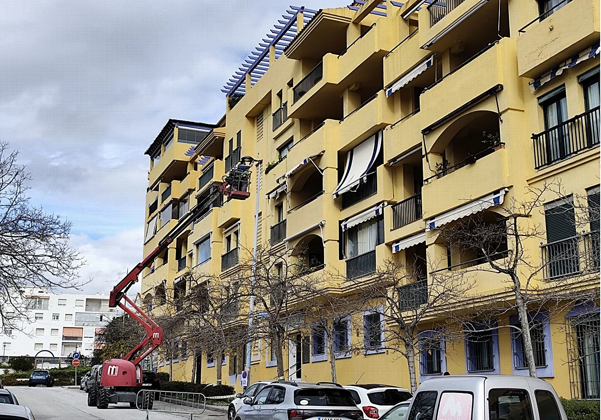 El Ayuntamiento mejora la eficiencia energética en la zona sur de San Pedro Alcántara