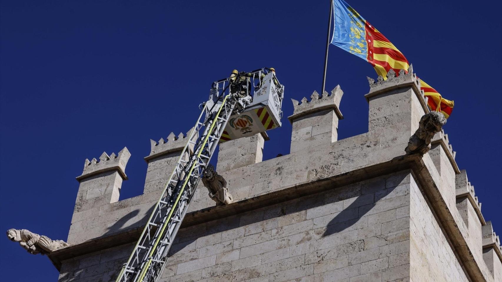 Sirenas y bomberos en La Lonja de Valencia: el Ayuntamiento realiza un simulacro para "mejorar ante emergencias"