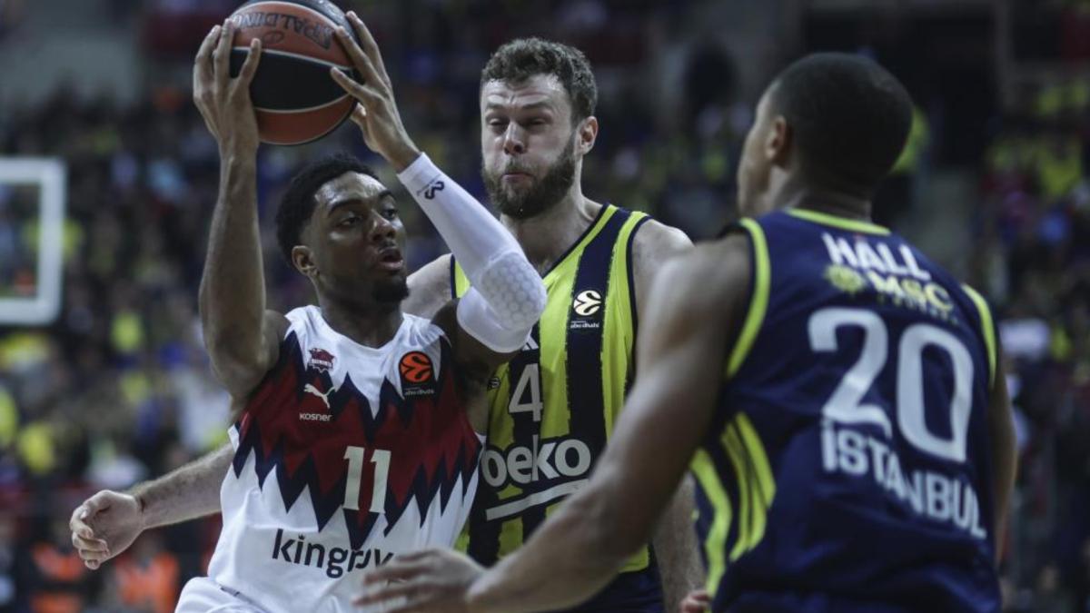 El Fenerbahce ejerce de campeón para tumbar al Baskonia