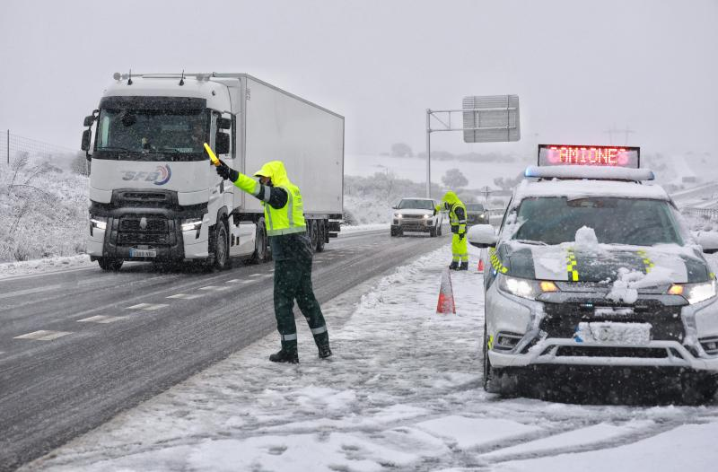 Más de un millar de camiones atrapados en Zamora por el temporal de nieve