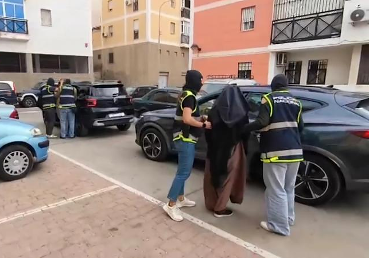 Detenidos dos yihadistas que enviaban dinero para financiar al Daesh