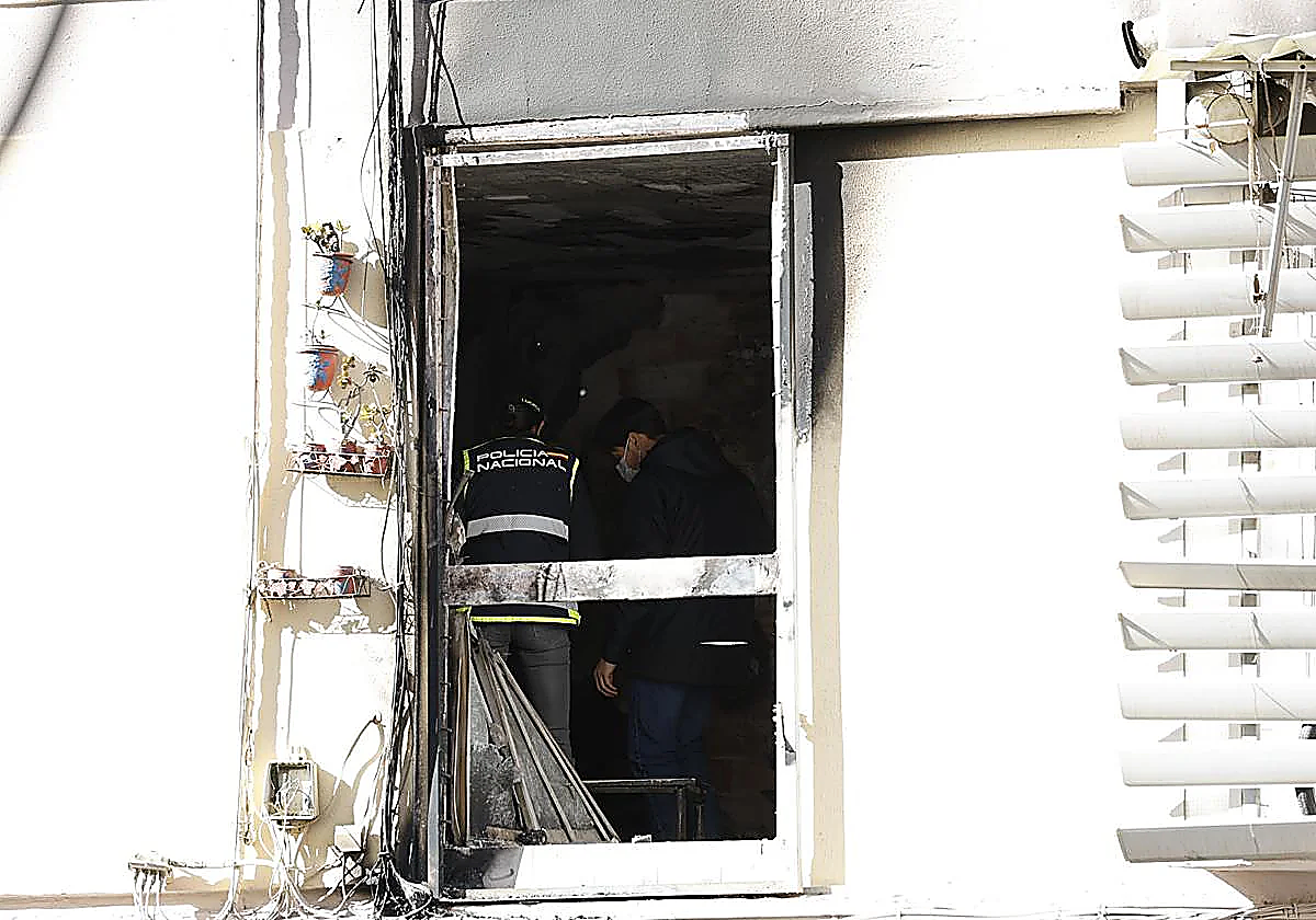 Un hombre muere y otras 19 se ven afectadas en el incendio de una vivienda en Valencia