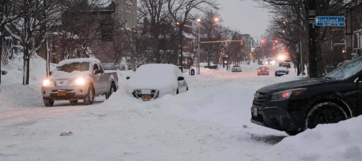 Una tormenta «catastrófica» cancela miles de vuelos y causa problemas de desabastecimiento en EE UU
