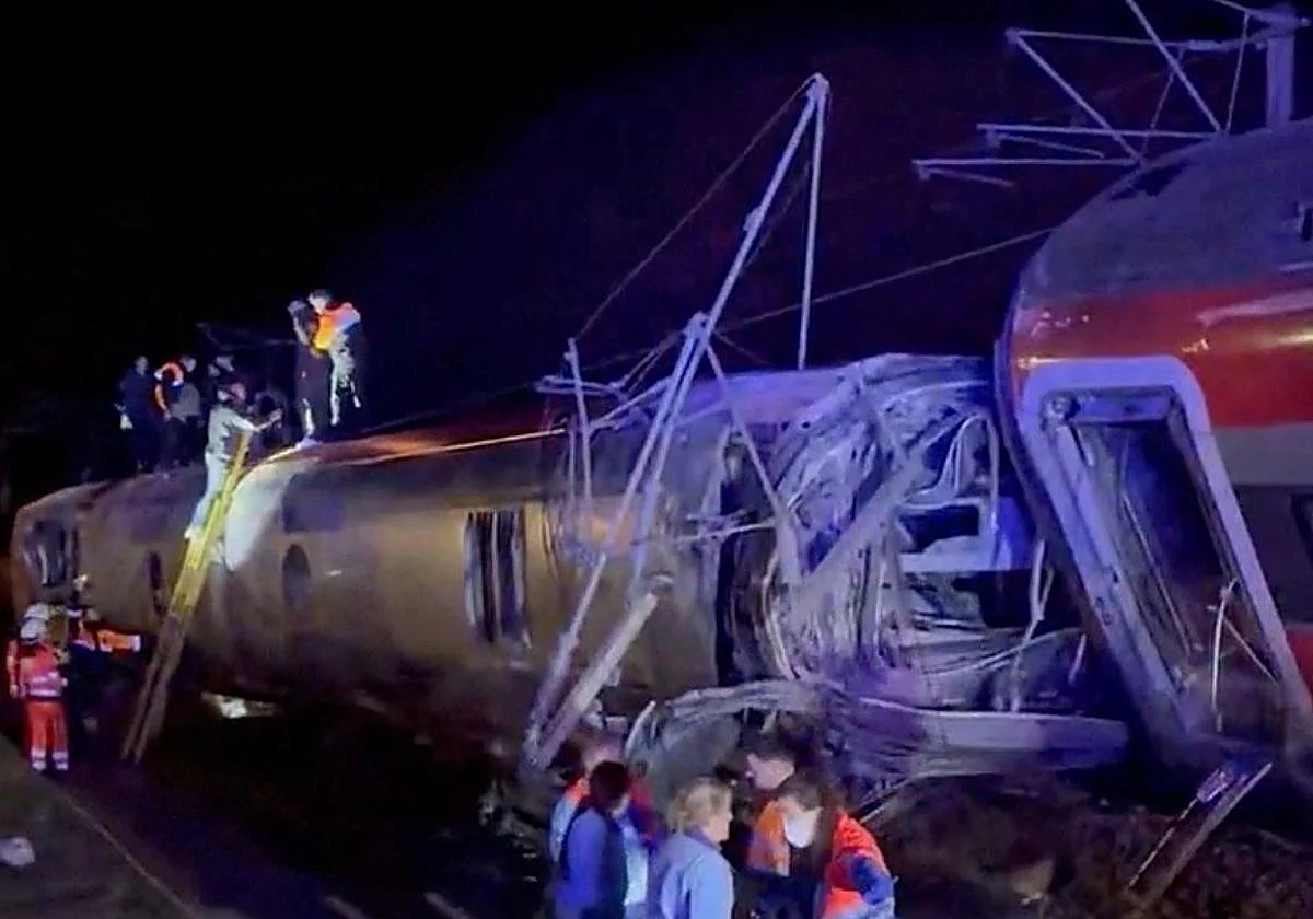Renfe asegura que tuvo conocimiento del accidente «inmediatamente» y avisó a Emergencias