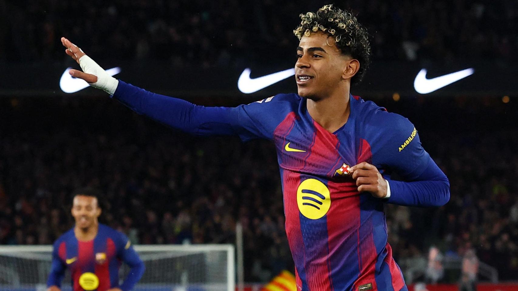 Una genialidad de Lamine y los errores del Oviedo desatascan al Barça frente al colista para recuperar el liderato de La Liga