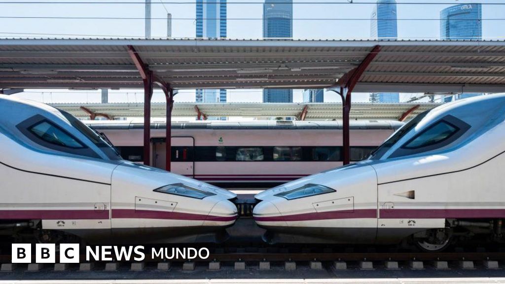 Cómo el accidente ferroviario que dejó 45 muertos en España cuestiona su elogiado sistema de trenes